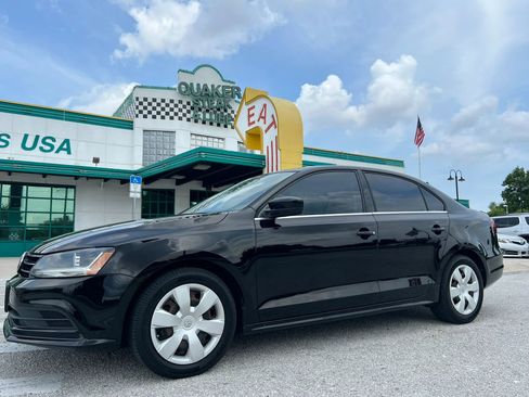 Used 2017 Volkswagen Jetta S FWD image 2