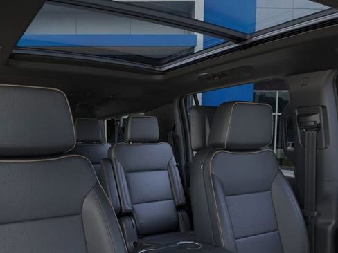 New 2025 Chevrolet Suburban Premier image 24