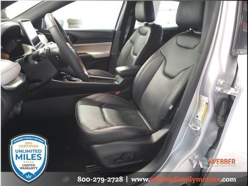 Used 2025 Jeep Compass Limited image 9