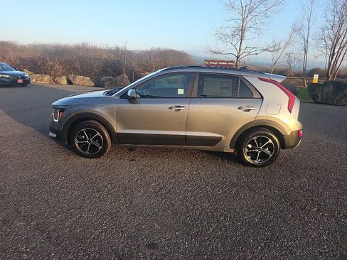 New 2026 Kia Niro LX image 2