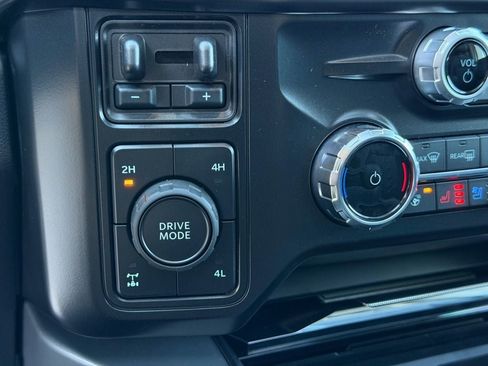 New 2026 Ford F250 Lariat w/ Black Appearance Package image 40