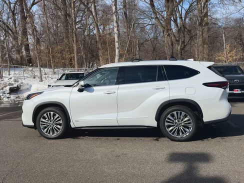 New 2025 Toyota Highlander Platinum AWD/4WD image 5
