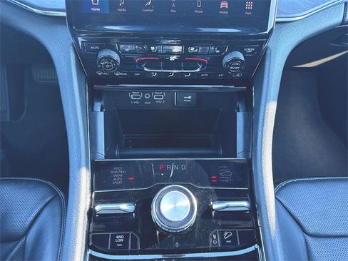 Used 2023 Jeep Grand Cherokee Overland image 18
