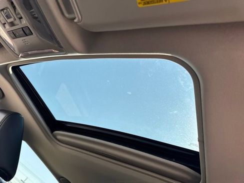 Used 2022 Toyota RAV4 XLE Premium image 19