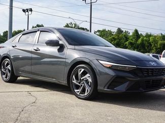 Used 2025 Hyundai Elantra SEL FWD video 2