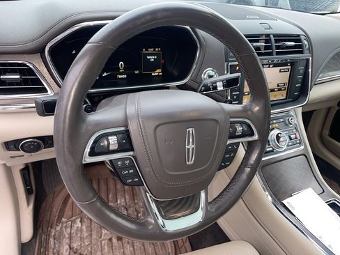 Used 2017 Lincoln Continental Reserve w/ Climate Package image 8