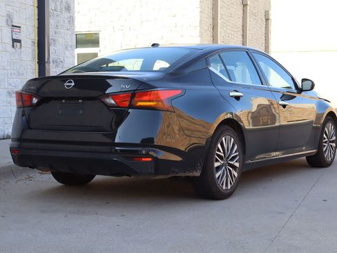 Used 2024 Nissan Altima 2.5 SV FWD image 3