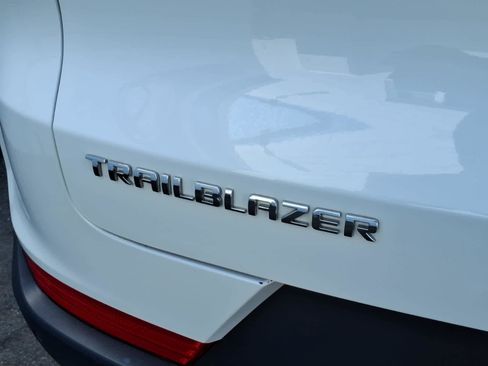 Used 2024 Chevrolet TrailBlazer LS w/ LS Confidence Package FWD image 18