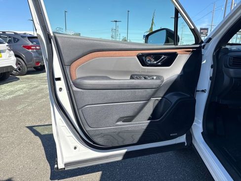 Used 2025 Subaru Forester Sport w/ Popular Package #1 AWD/4WD image 17