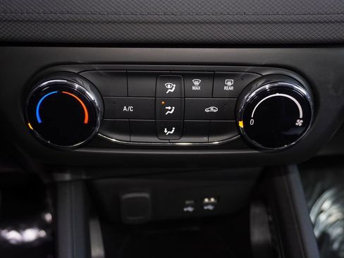Used 2025 Chevrolet TrailBlazer LS w/ LS Convenience Package FWD image 14