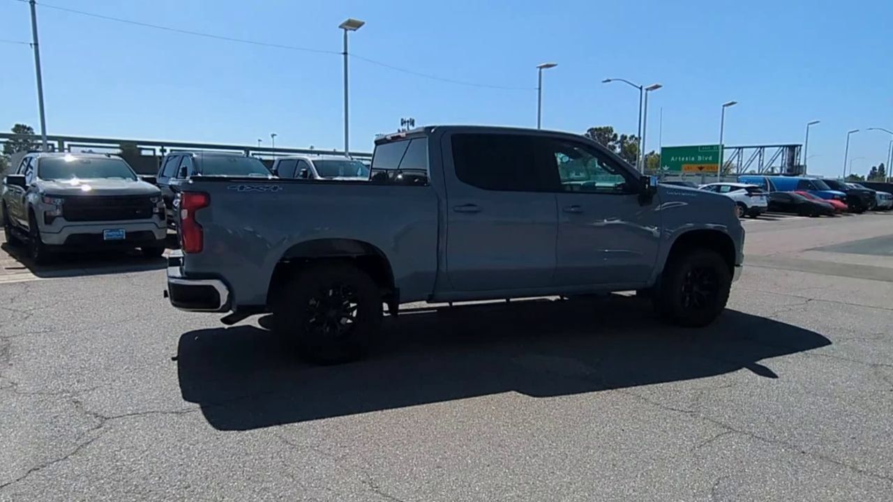 Used 2024 Chevrolet Silverado 1500 LT AWD/4WD image 8