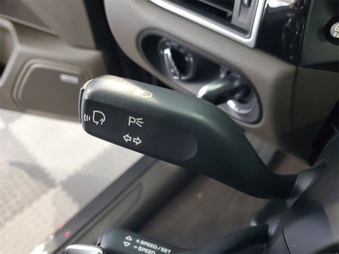 Used 2017 Porsche Macan image 28