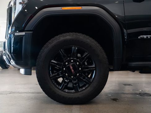 Used 2024 GMC Sierra 2500 AT4 AWD/4WD image 7