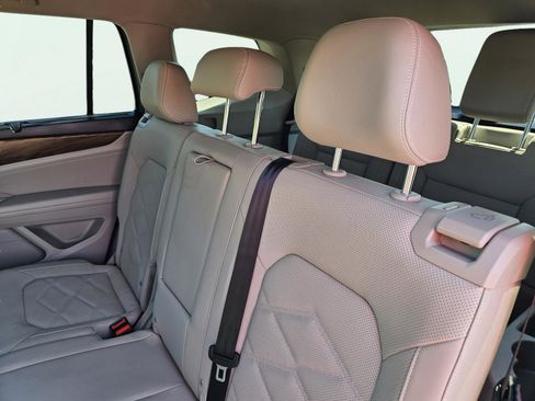 Used 2025 Volkswagen Atlas SE AWD/4WD image 32