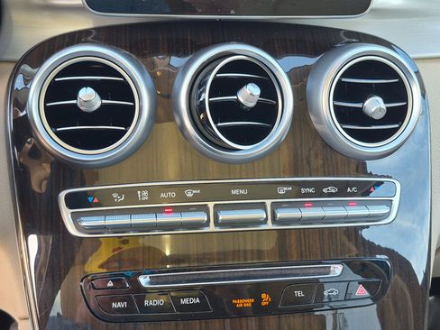 Used 2017 Mercedes-Benz GLC 300 image 26