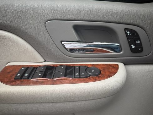 Used 2007 Chevrolet Avalanche LTZ w/ LTZ Preferred Equipment Group RWD image 24