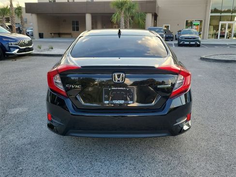 Used 2018 Honda Civic Touring image 10