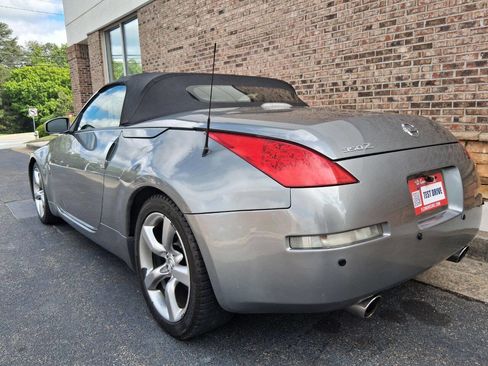 Used 2006 Nissan 350Z Touring RWD image 3