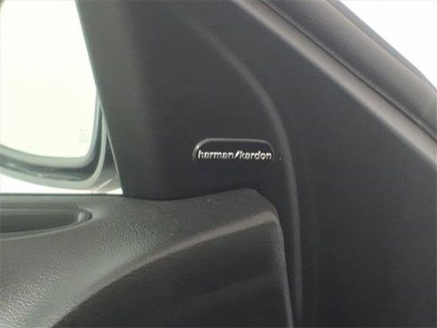 Used 2023 Chrysler 300 C image 31