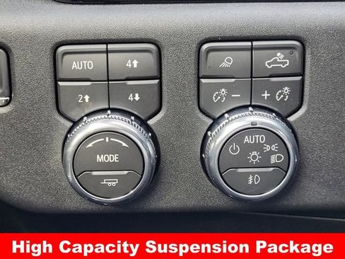 New 2026 GMC Sierra 1500 SLT AWD/4WD image 18