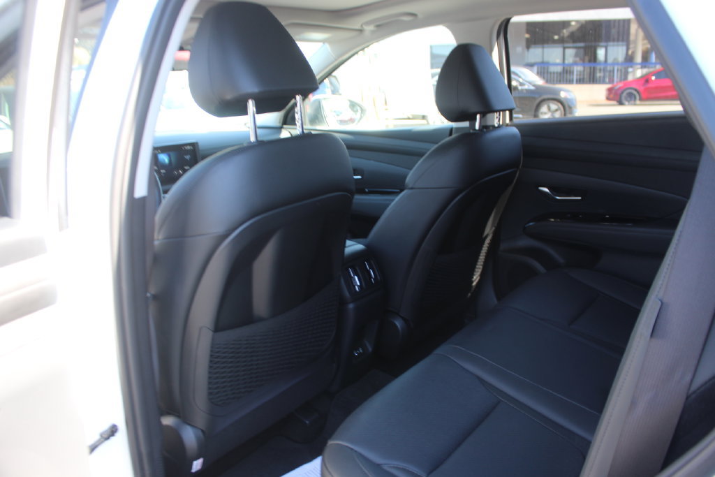 Used 2026 Hyundai Tucson Limited AWD/4WD image 19