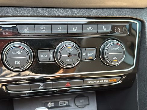 Used 2018 Volkswagen Atlas SEL w/ R-Line Package AWD/4WD image 35