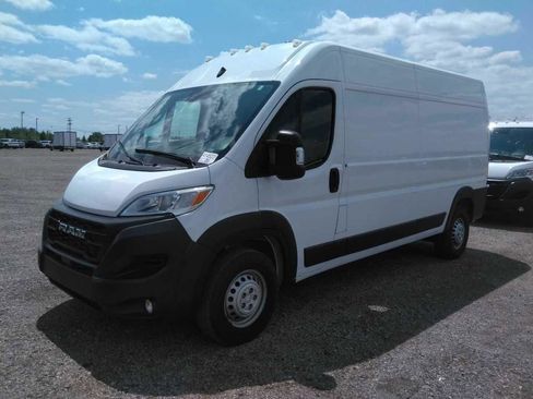 Used 2025 RAM ProMaster 2500 w/ Convenience Group FWD image 3