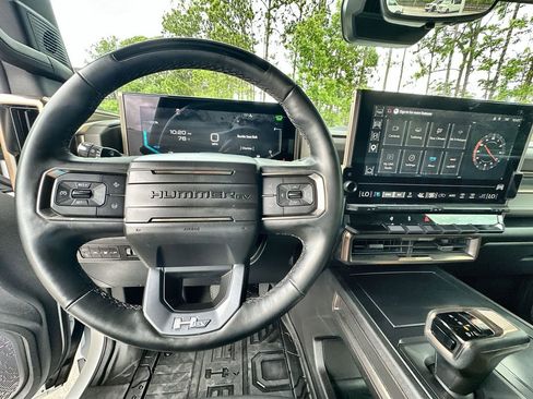 Used 2025 GMC Hummer EV 3X AWD/4WD image 11