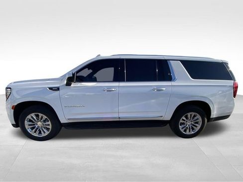 Used 2023 GMC Yukon XL SLT AWD/4WD image 3