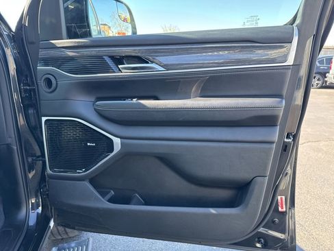 Used 2022 Jeep Wagoneer Series III w/ Premium Group I AWD/4WD image 38