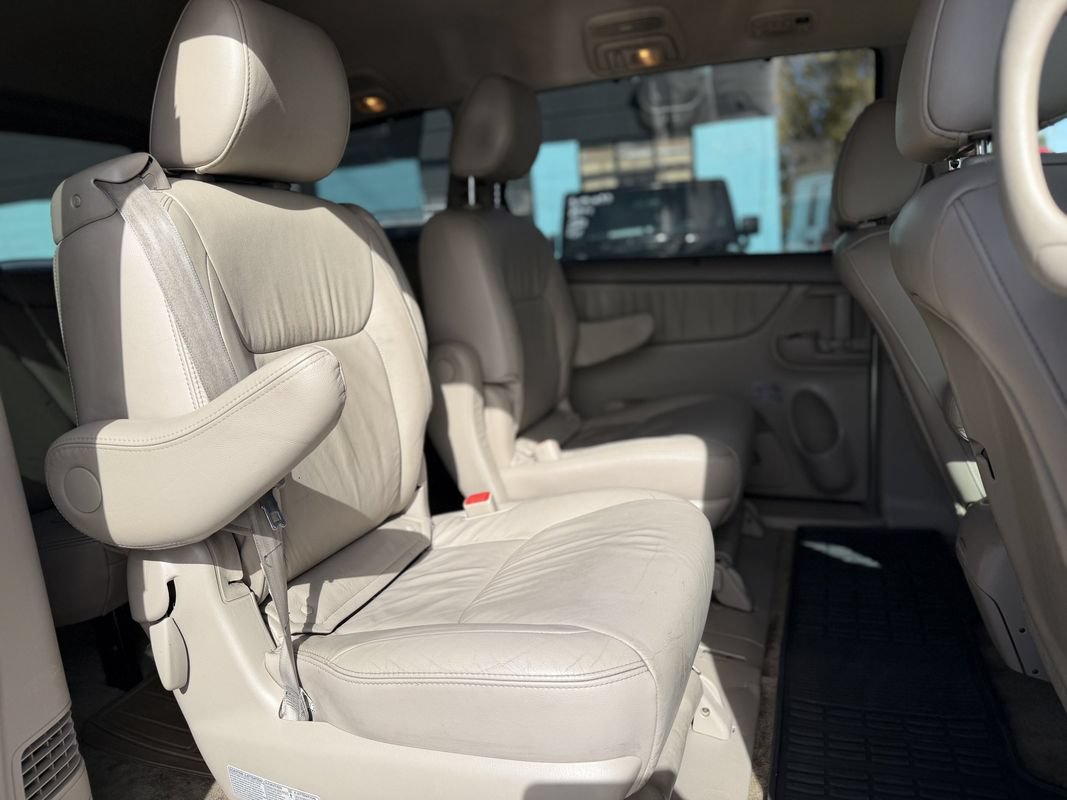 Used 2009 Toyota Sienna XLE AWD/4WD image 9