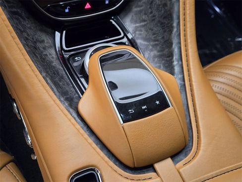 Used 2021 Aston Martin DB11 image 40