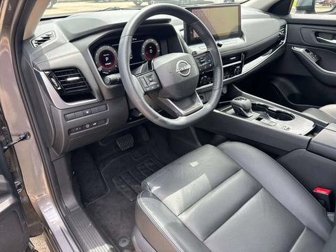 Used 2025 Nissan Rogue SL FWD image 24