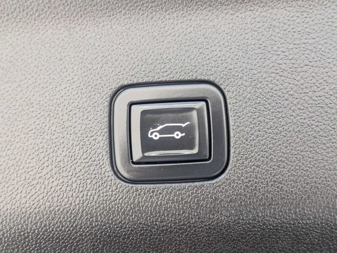 Used 2021 GMC Yukon Denali w/ Denali Premium Package AWD/4WD image 13