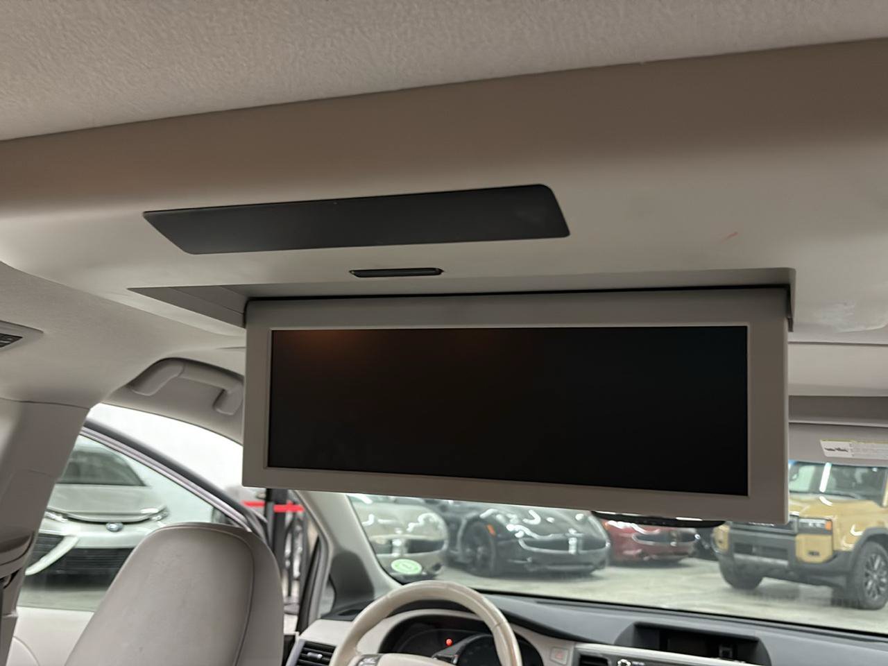 Used 2011 Toyota Sienna XLE w/ Premium Pkg FWD image 18