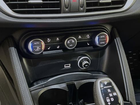 Used 2024 Alfa Romeo Stelvio Sprint image 26