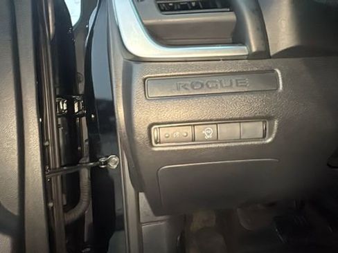 Used 2024 Nissan Rogue S image 15