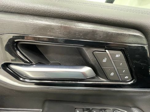 Used 2025 GMC Yukon Denali AWD/4WD image 15