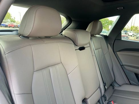 Used 2025 Audi Q5 Premium w/ Convenience Package image 49