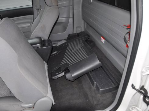 Used 2015 Toyota Tacoma Base 4x2 4dr Access Cab 6.1 ft w/ Convenience Package image 21