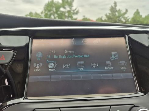 Used 2020 Buick Envision Essence FWD image 29