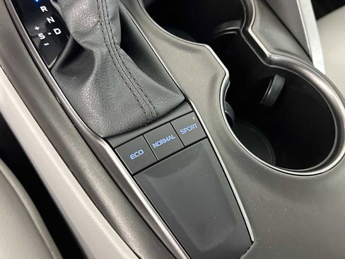 Used 2024 Toyota Camry SE image 29