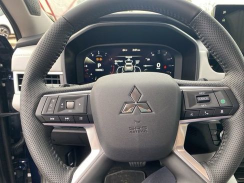 New 2025 Mitsubishi Outlander SE image 24