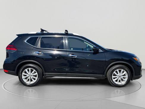 Used 2017 Nissan Rogue SV FWD image 6