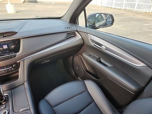 Used 2023 Cadillac XT5 Luxury image 21
