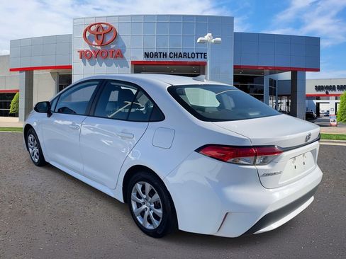 Used 2022 Toyota Corolla LE image 6