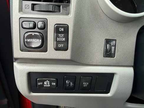 Used 2011 Toyota Tundra Limited w/ Memory Pkg AWD/4WD image 17