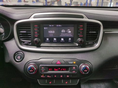 Used 2020 Kia Sorento EX image 17