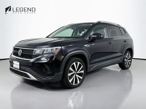 Used 2022 Volkswagen Taos SE w/ Panoramic Sunroof Package FWD image 1