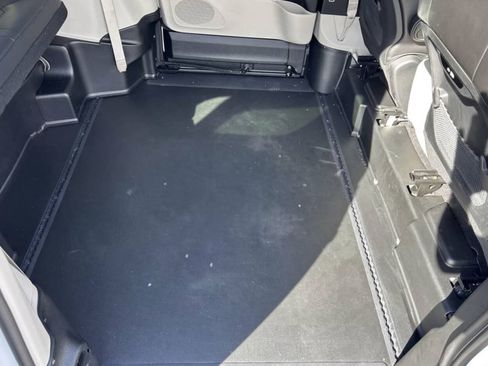 Used 2022 Chrysler Voyager LX FWD image 5
